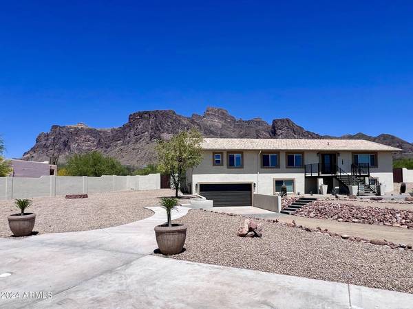 5770 E ROUNDUP Street, Apache Junction, AZ 85119