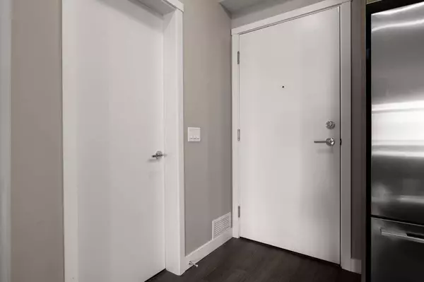 823 5 AVE NW #329, Calgary, AB T2N 0R5