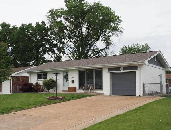227 Walworth DR, St Louis, MO 63125