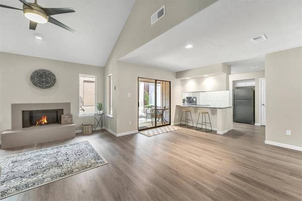 504 Hickory ST, Huntsville, TX 77320