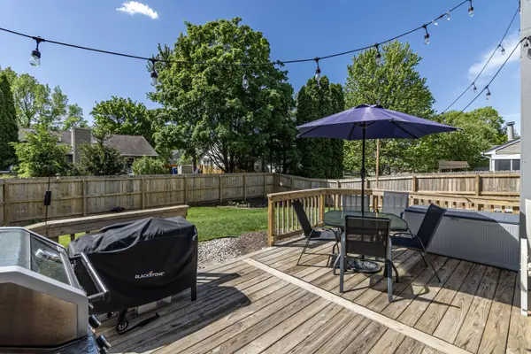 6881 Cherry Laurel LN, Fishers, IN 46038