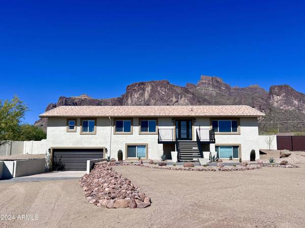 5770 E ROUNDUP Street, Apache Junction, AZ 85119