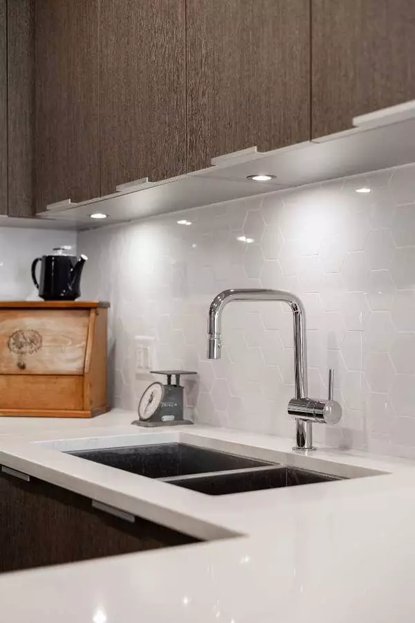 823 5 AVE NW #329, Calgary, AB T2N 0R5