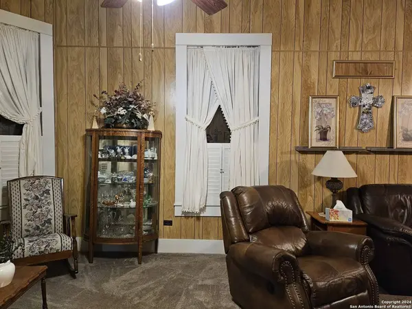 530 High ST, Uvalde, TX 78801