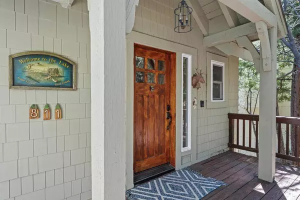 811 Crown DR, Lake Arrowhead, CA 92352