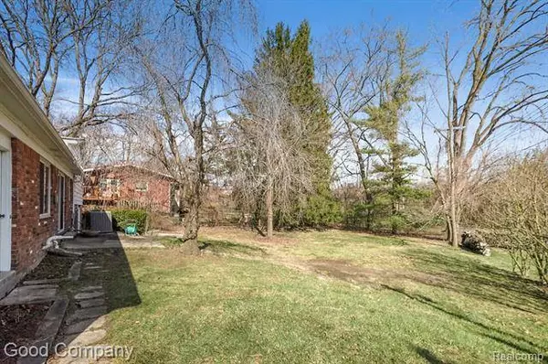 6987 SANDALWOOD, Bloomfield Hills, MI 48301