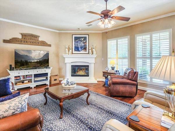 108 Silver Rose Boulevard, Burleson, TX 76028