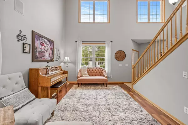 7674 Everest LN N, Maple Grove, MN 55311