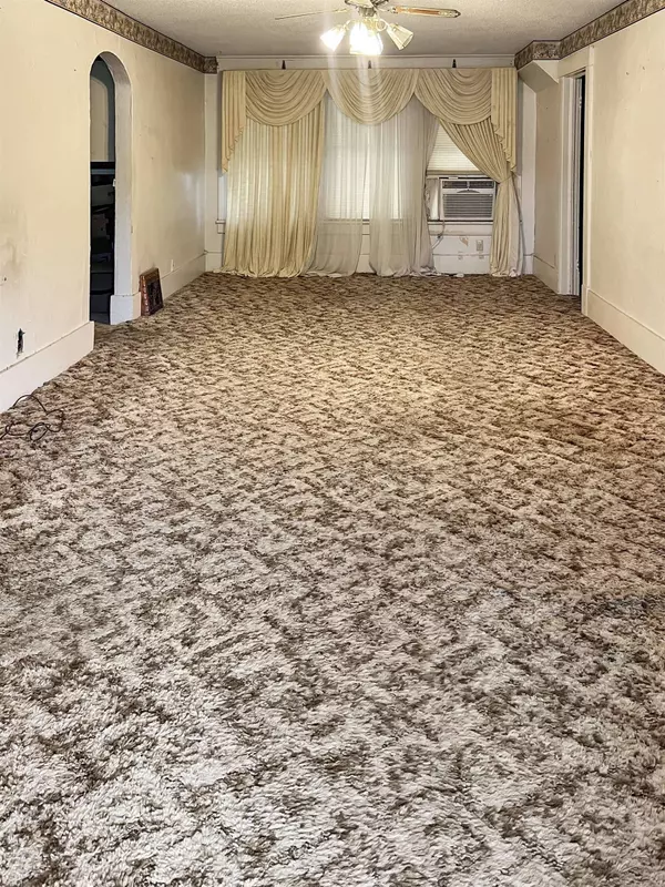 925 Center, Alva, OK 73717