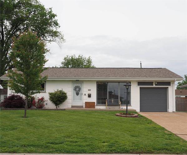 227 Walworth DR, St Louis, MO 63125