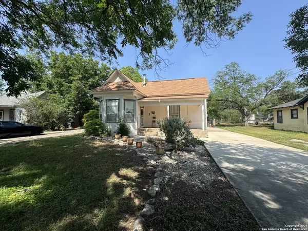 530 High ST, Uvalde, TX 78801