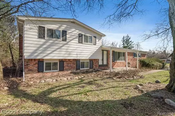 6987 SANDALWOOD, Bloomfield Hills, MI 48301