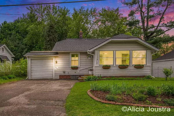 1208 Calgary NE Street, Grand Rapids, MI 49505