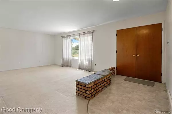 6987 SANDALWOOD, Bloomfield Hills, MI 48301