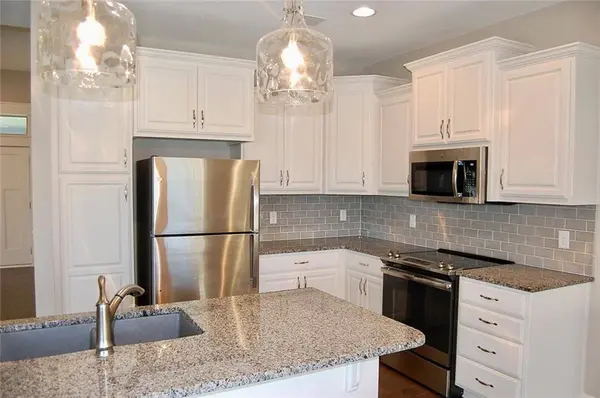 1712 West Glen DR, Leavenworth, KS 66048