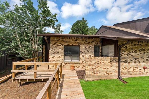 504 Hickory ST, Huntsville, TX 77320