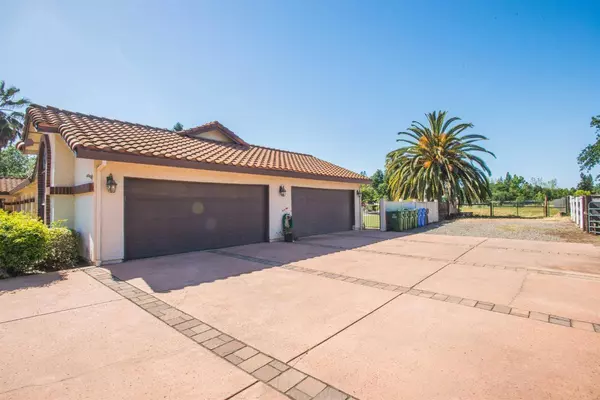 10329 Linscott CT, Elk Grove, CA 95624