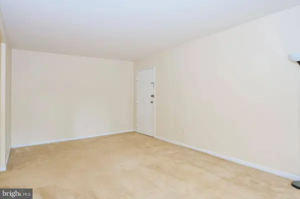 3308 WOODBURN VILLAGE DR #3308-31, Annandale, VA 22003