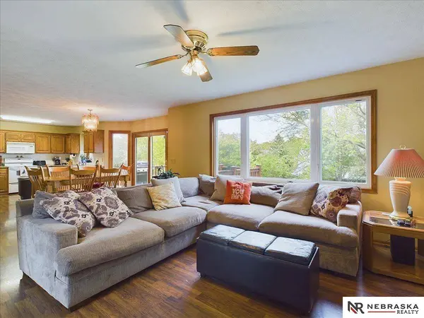 6031 S 157 Circle, Omaha, NE 68135