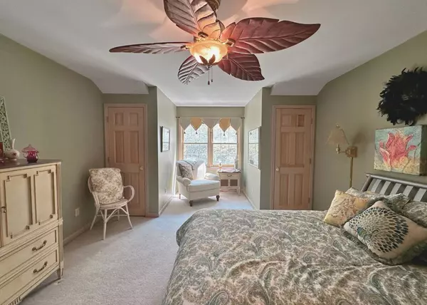 525 Bradbury Lane, Geneva, IL 60134