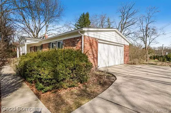 6987 SANDALWOOD, Bloomfield Hills, MI 48301