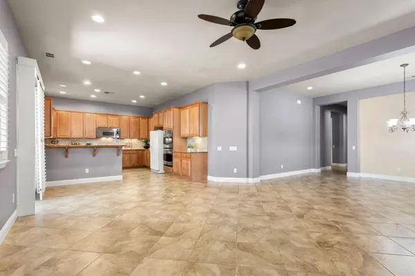 2145 Xavier LN, Roseville, CA 95747