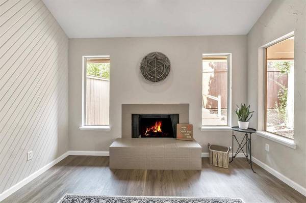 504 Hickory ST, Huntsville, TX 77320