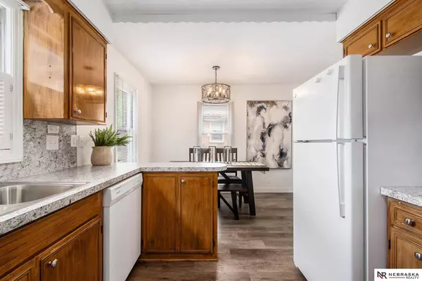 2130 S 38th Avenue, Omaha, NE 68105