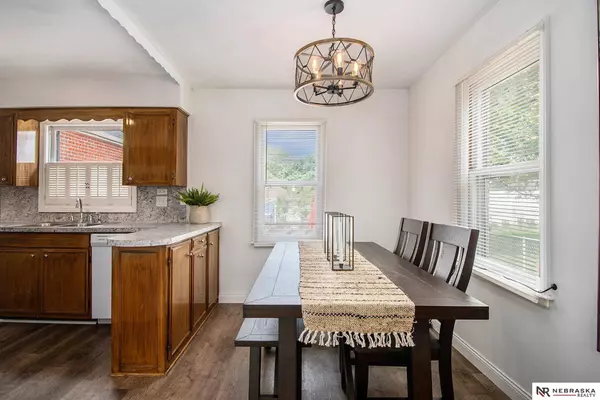 2130 S 38th Avenue, Omaha, NE 68105