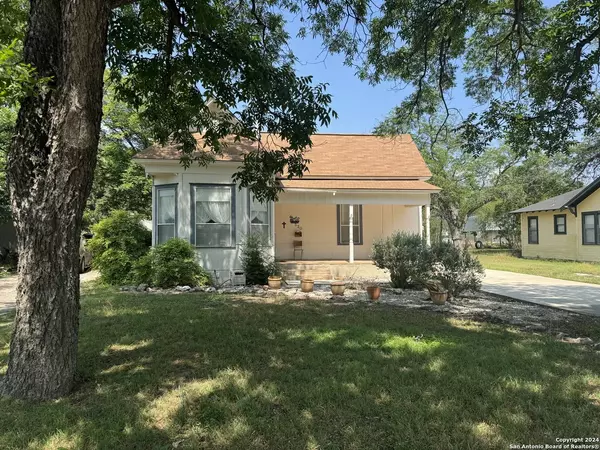 530 High ST, Uvalde, TX 78801