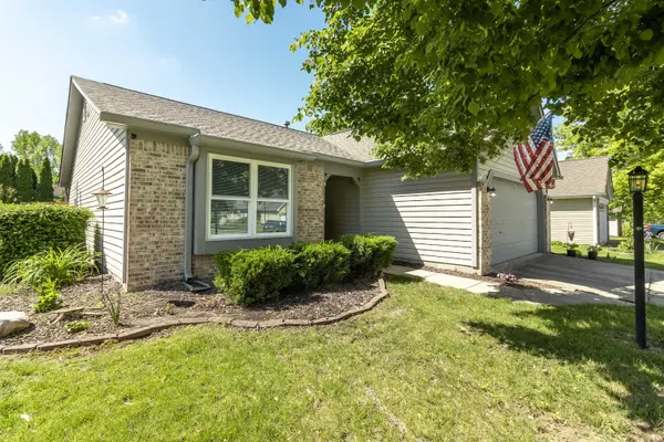 6881 Cherry Laurel LN, Fishers, IN 46038