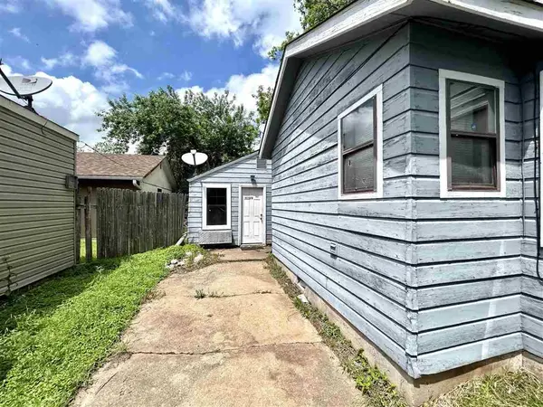 1813 NW Bell Ave, Lawton, OK 73507