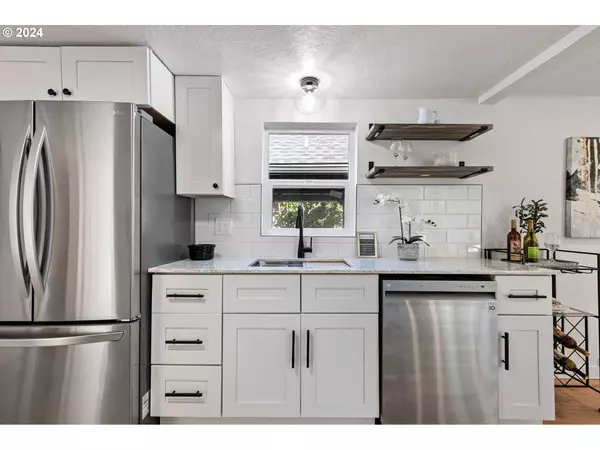 428 W CENTENNIAL BLVD, Springfield, OR 97477