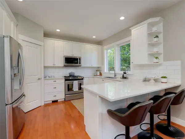 4008 South Valley Dr, Saanich, BC V8Z 7Z4