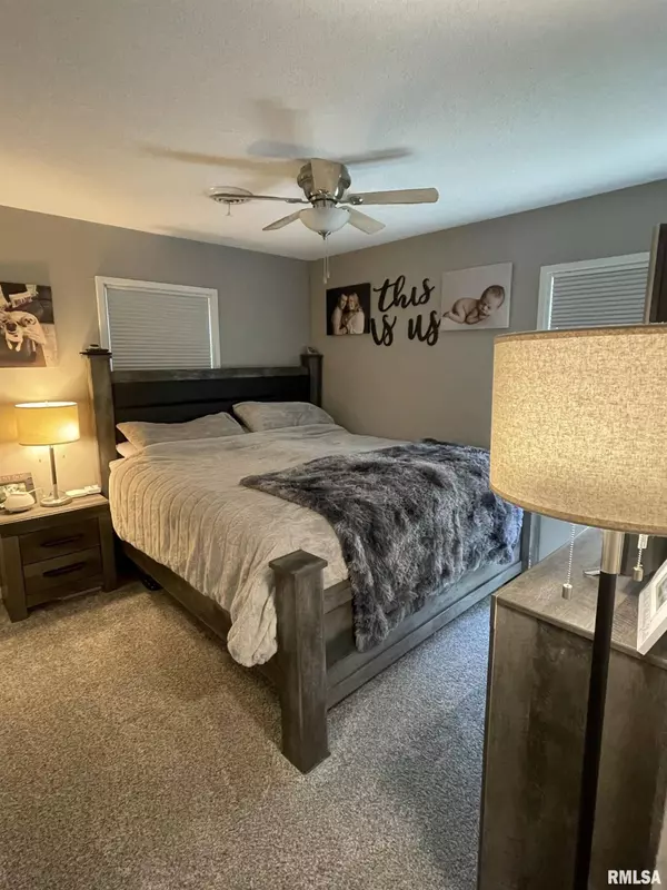 7503 CEDAR ST, Davenport, IA 52806