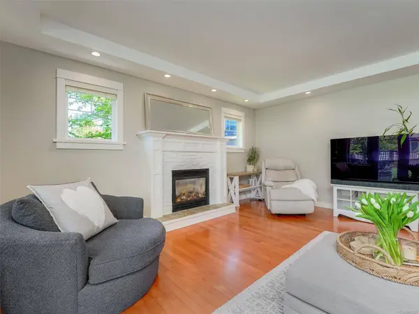 4008 South Valley Dr, Saanich, BC V8Z 7Z4