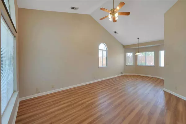 32 Glenshire LN, Chico, CA 95973