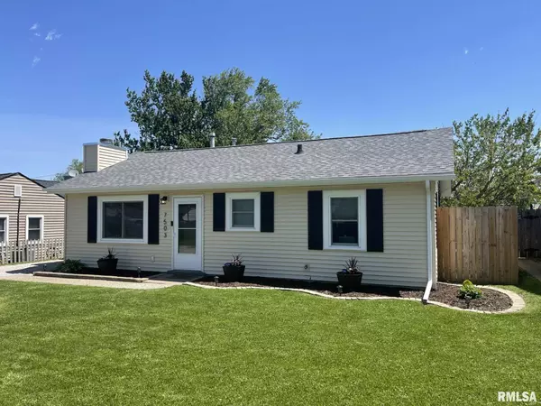 7503 CEDAR ST, Davenport, IA 52806