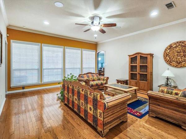 8107 Latigo Drive, Arlington, TX 76001