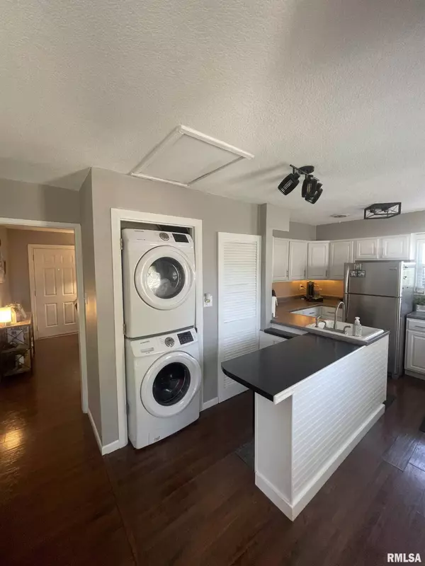 7503 CEDAR ST, Davenport, IA 52806