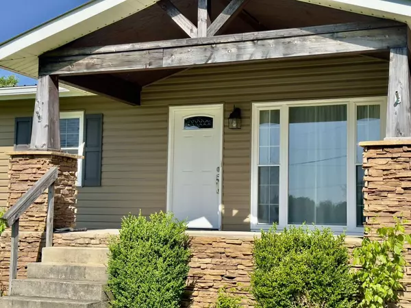 7480 Rock Creek Rd, Tullahoma, TN 37388