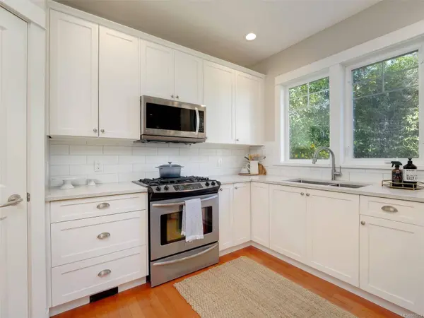 4008 South Valley Dr, Saanich, BC V8Z 7Z4