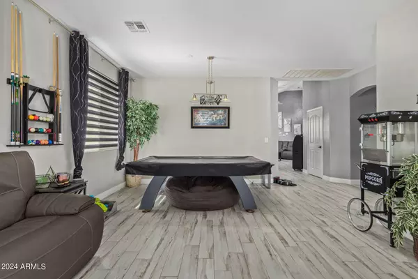 16832 W BRISTOL Lane, Surprise, AZ 85374