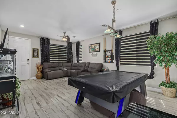 16832 W BRISTOL Lane, Surprise, AZ 85374