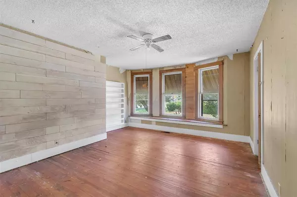 302 W Main Street, Honey Grove, TX 75446