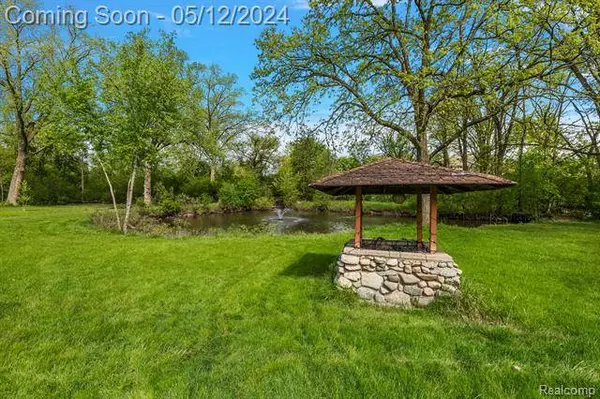 4244 ROUGE CIRCLE Drive, Troy, MI 48098