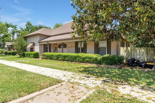 302 W Main Street, Honey Grove, TX 75446