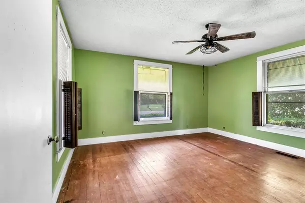 302 W Main Street, Honey Grove, TX 75446