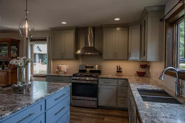 N7055 Lake Road, Mauston, WI 53948