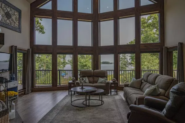 N7055 Lake Road, Mauston, WI 53948